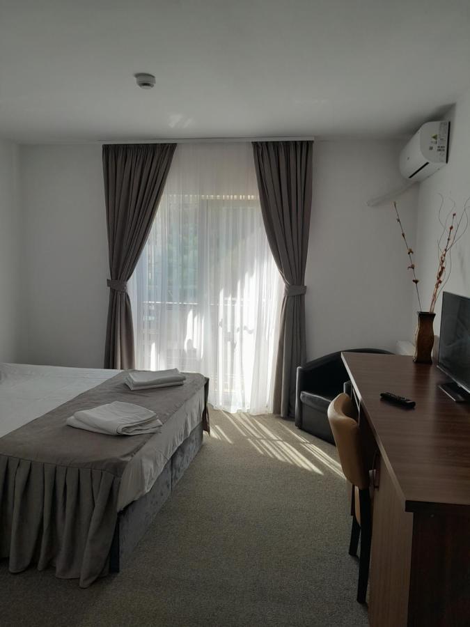 Pensiunea Floare De Colt Hotel Байле Херкулане Екстериор снимка