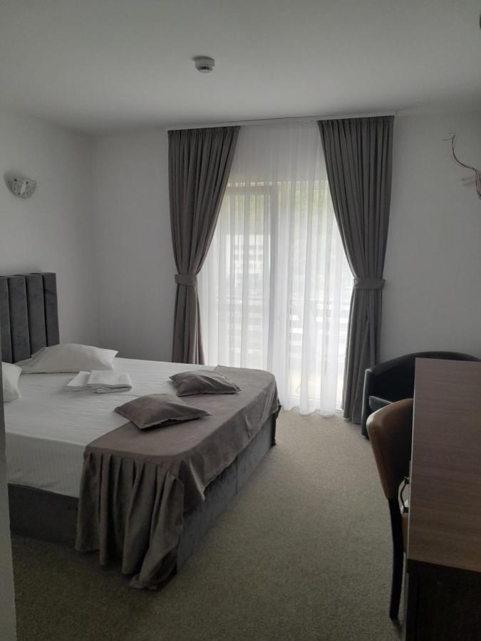 Pensiunea Floare De Colt Hotel Байле Херкулане Екстериор снимка